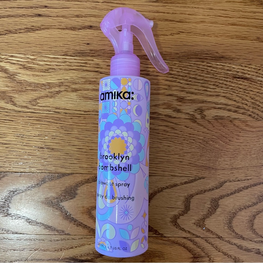 amika Brooklyn Bombshell Blowout Spray - Lavender Purple with Yellow Accents